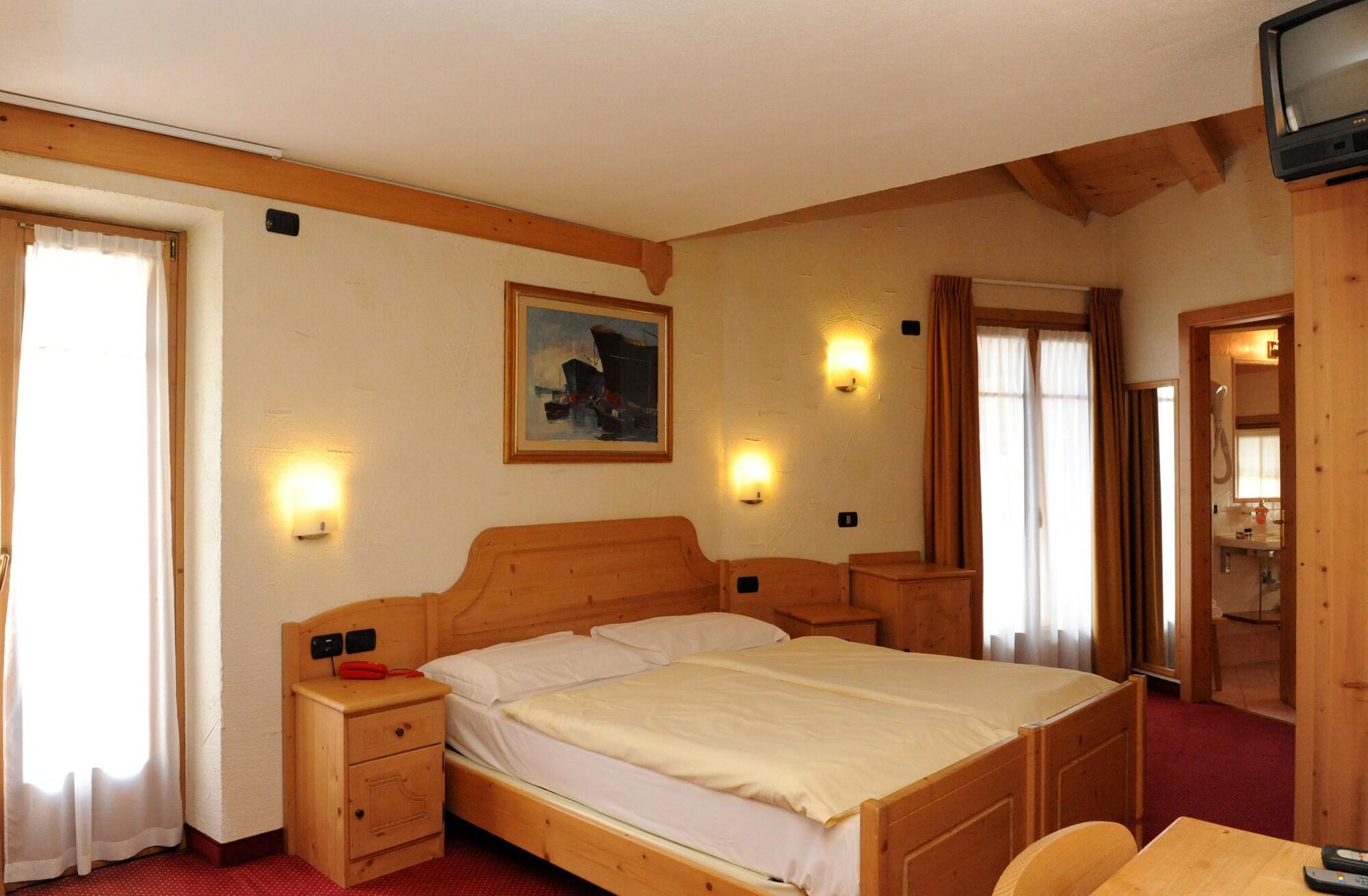 Hotel Helvetia Livigno Exterior foto
