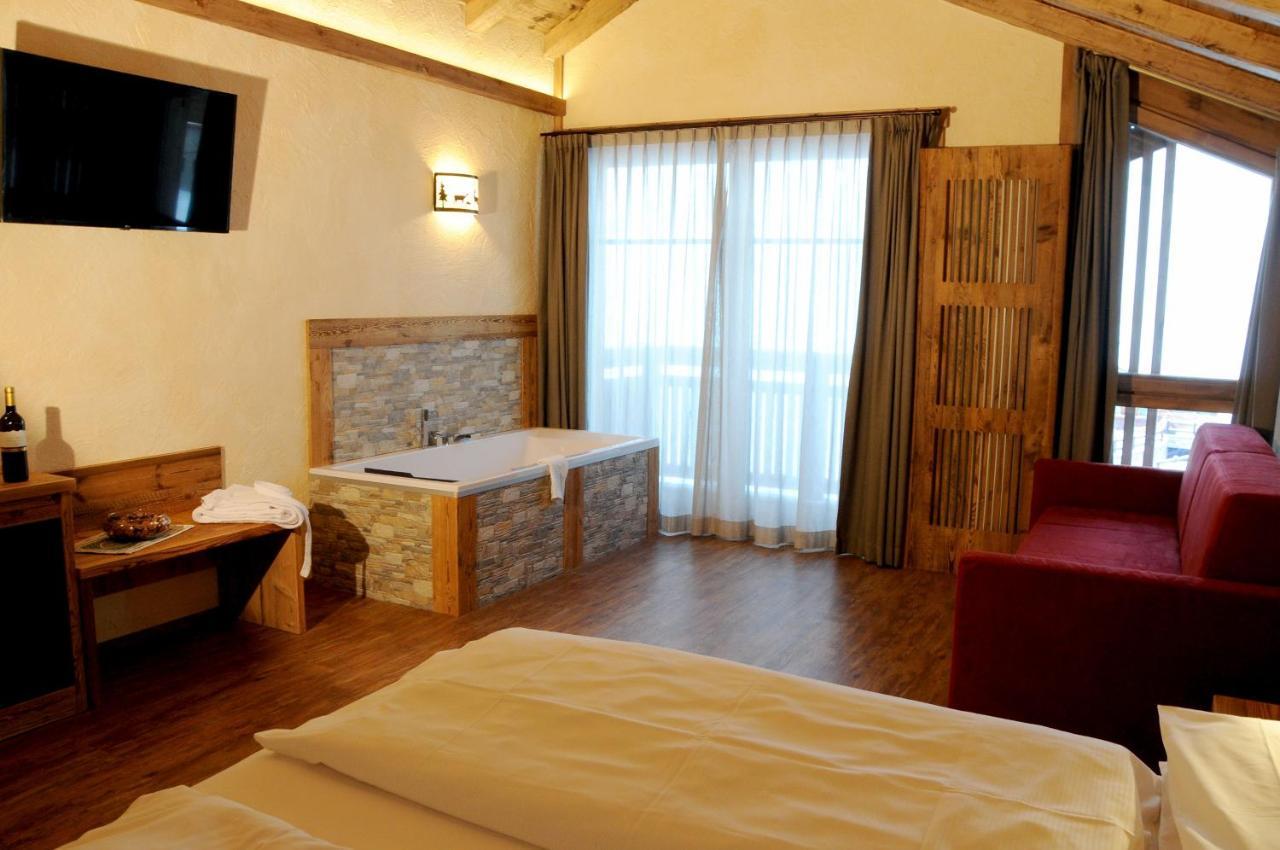Hotel Helvetia Livigno Exterior foto