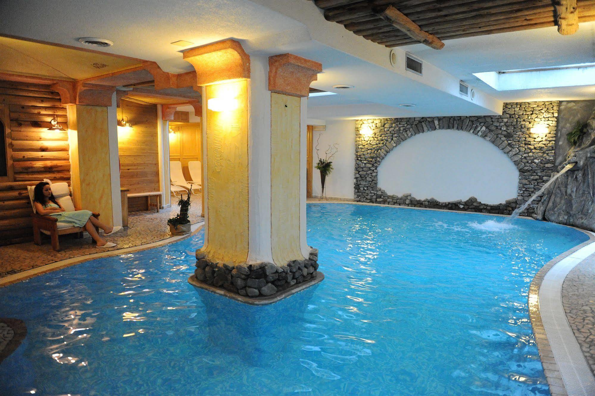 Hotel Helvetia Livigno Exterior foto